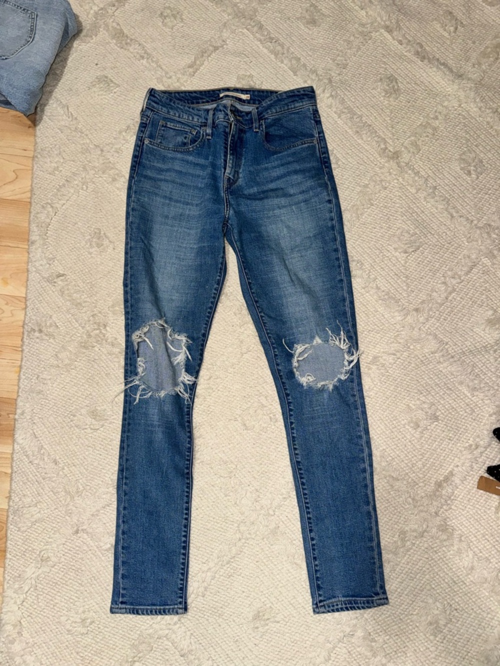Levi's High Rise Skinny Jeans in Light Blue Wash